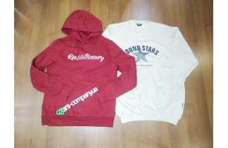 Hoodies and T-shirts with long sleeves